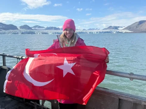 Deniz kayadelen kuzey kutbunda yuzen ilk turk oldu Oz2QuBg4