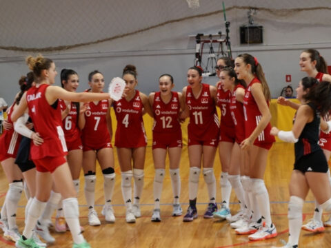 Gururumuzsunuz kizlar eze eze sampiyon olduk 4RgW5WrS